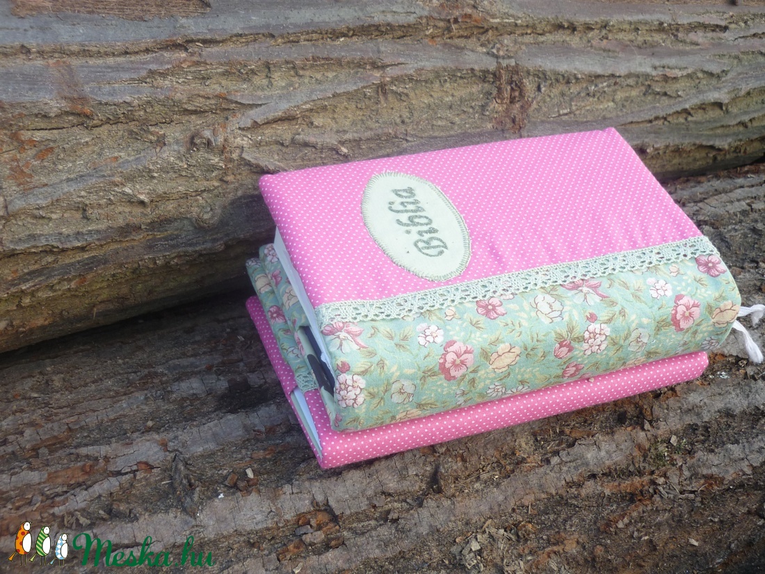 Zöld virágos-rózsaszín pöttyös Biblia borító -  - Meska.hu