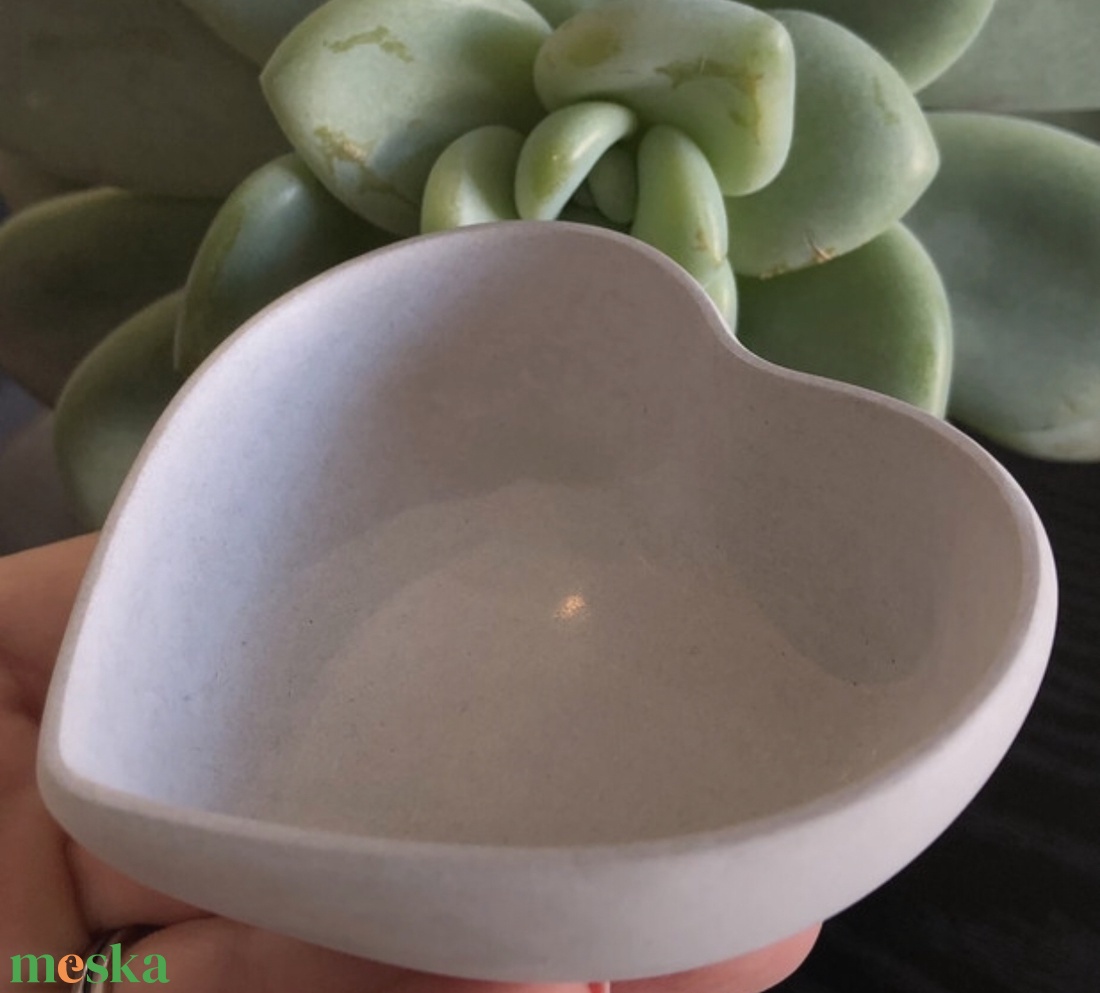 Kerámia-beton szivecske - otthon & életmód - dekoráció - dísztárgy - Meska.hu