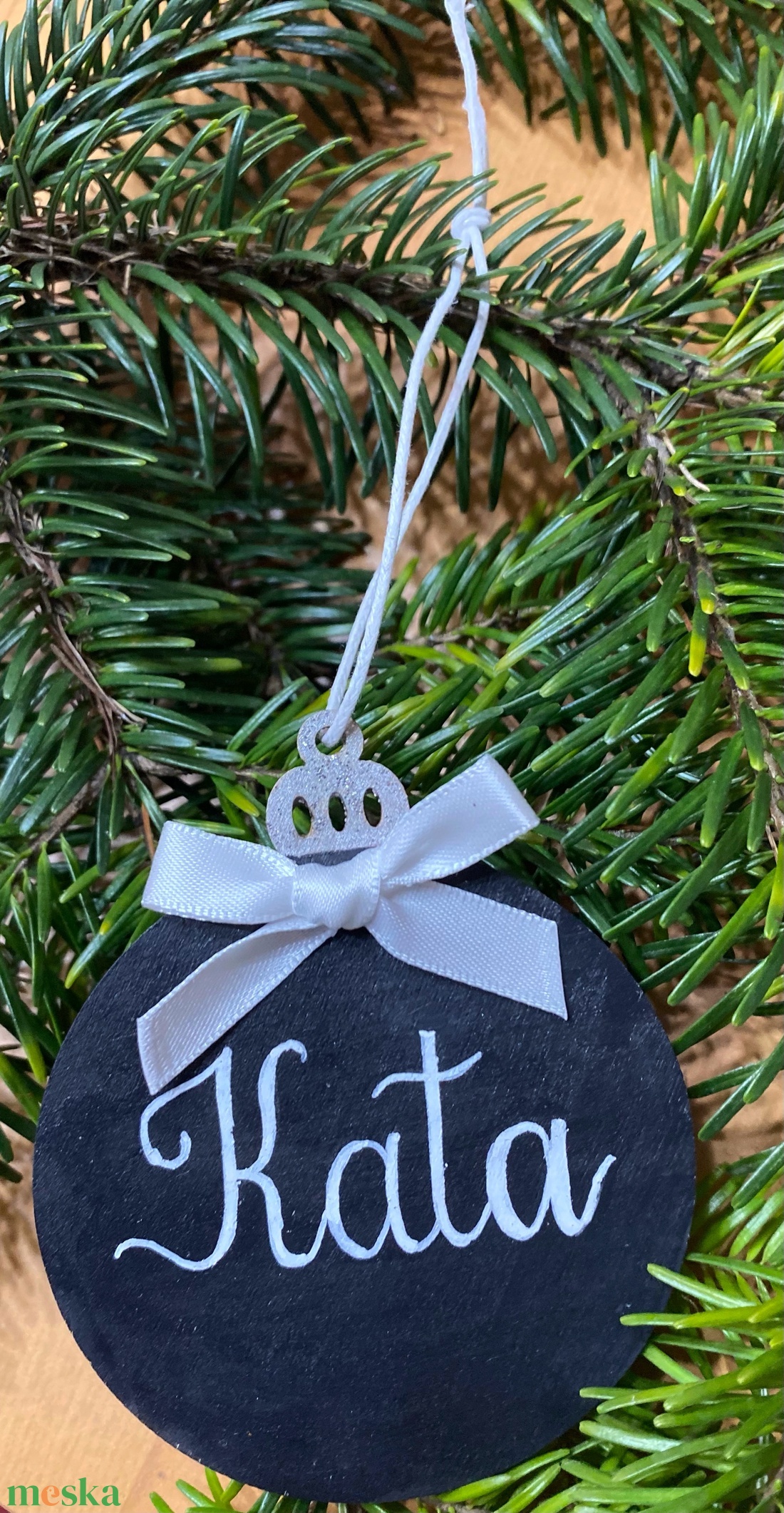 NÉVRE SZÓLÓ FEKETE-FEHÉR falap karácsonyfadísz - karácsony - karácsonyi lakásdekoráció - karácsonyfadíszek - Meska.hu