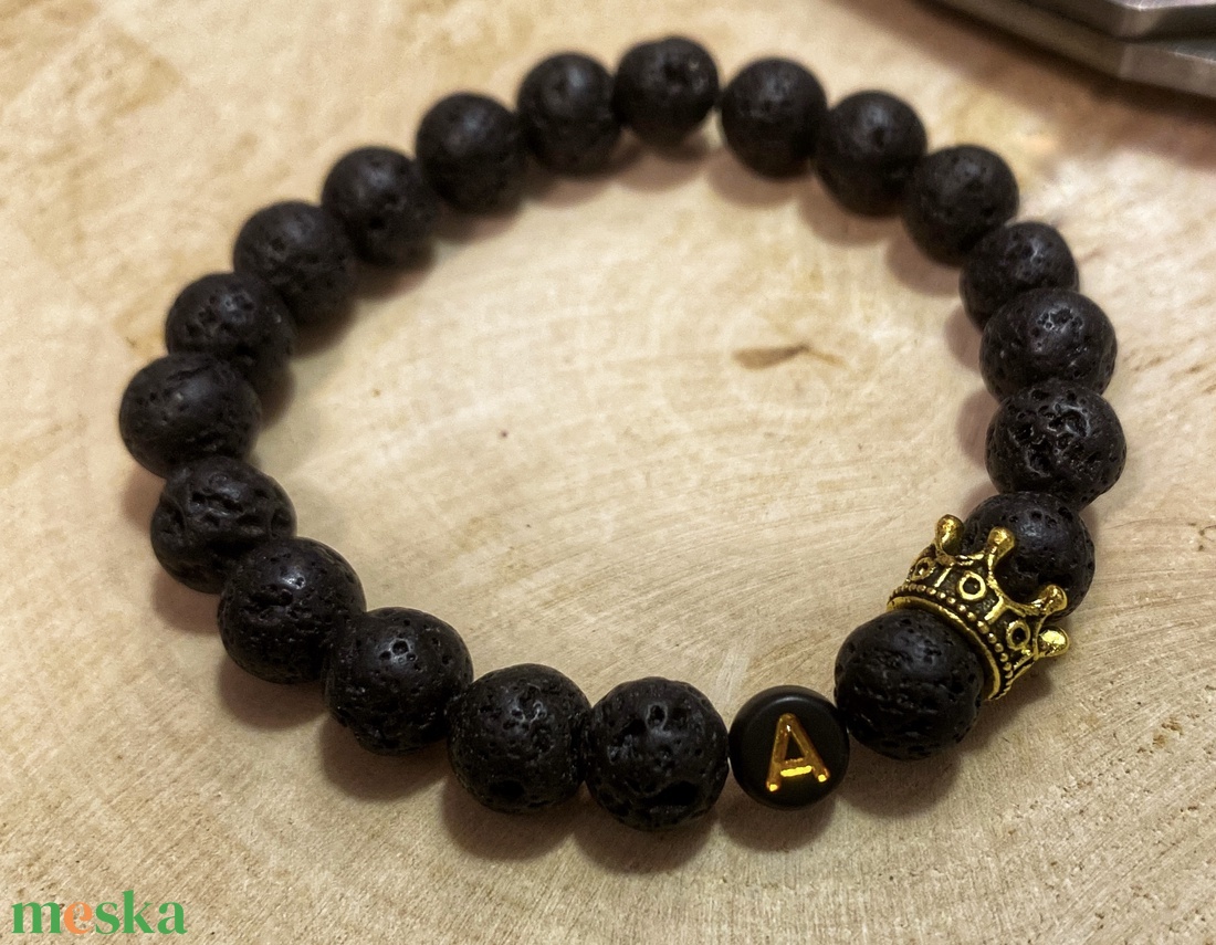 Személyre szabott 2 db fehér jáde/lávakő páros ásvány karkötő fekete-arany név kezdőbetűvel - ékszer - karkötő - ásványkarkötő - Meska.hu