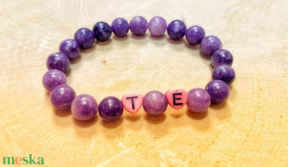 Személyre szabott lepidolit ásvány karkötő betűkkel - ékszer - karkötő - ásványkarkötő - Meska.hu