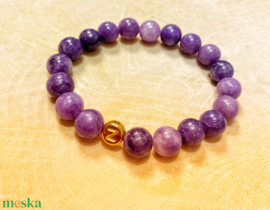 Személyre szabott lepidolit ásvány karkötő betűvel - ékszer - karkötő - ásványkarkötő - Meska.hu