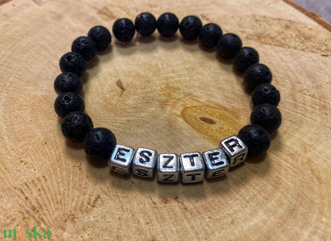 Személyre szabott lávakő ásvány karkötő ezüst-fekete színű betűkkel - ékszer - karkötő - ásványkarkötő - Meska.hu