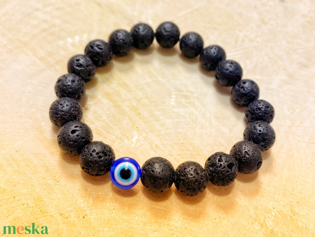 Vigyázó szemet tartalmazó lávakő ásvány karkötő - ékszer - karkötő - ásványkarkötő - Meska.hu