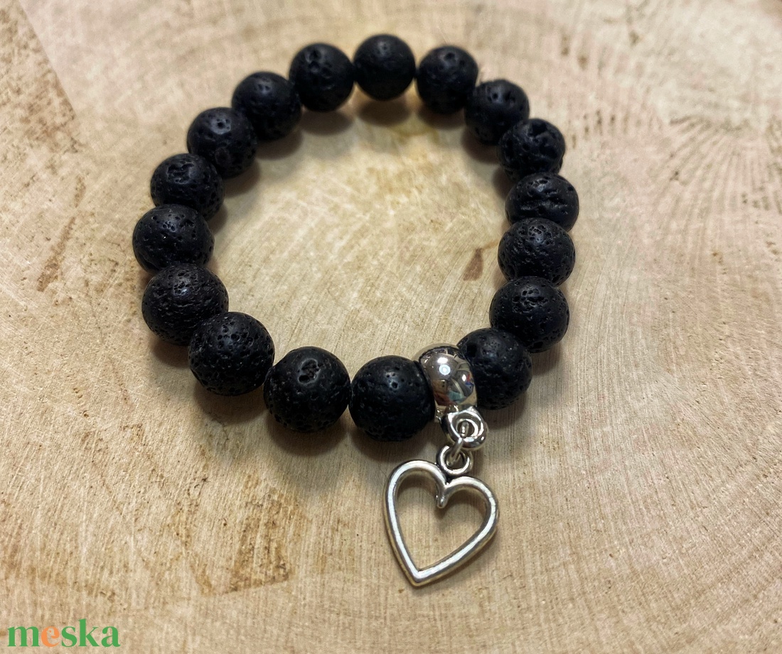 Személyre szabott lávakő ásvány karkötő szív medállal - ékszer - karkötő - ásványkarkötő - Meska.hu