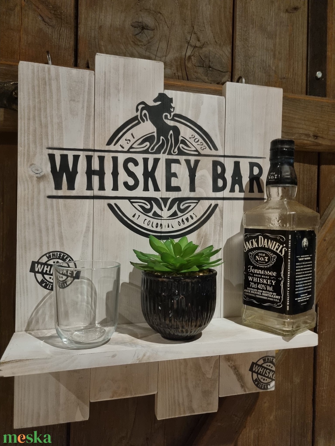 Rusztikus fali whiskey polc � Egyedi Whiskey Bar dekoráció - otthon & életmód - bútor - polc - Meska.hu