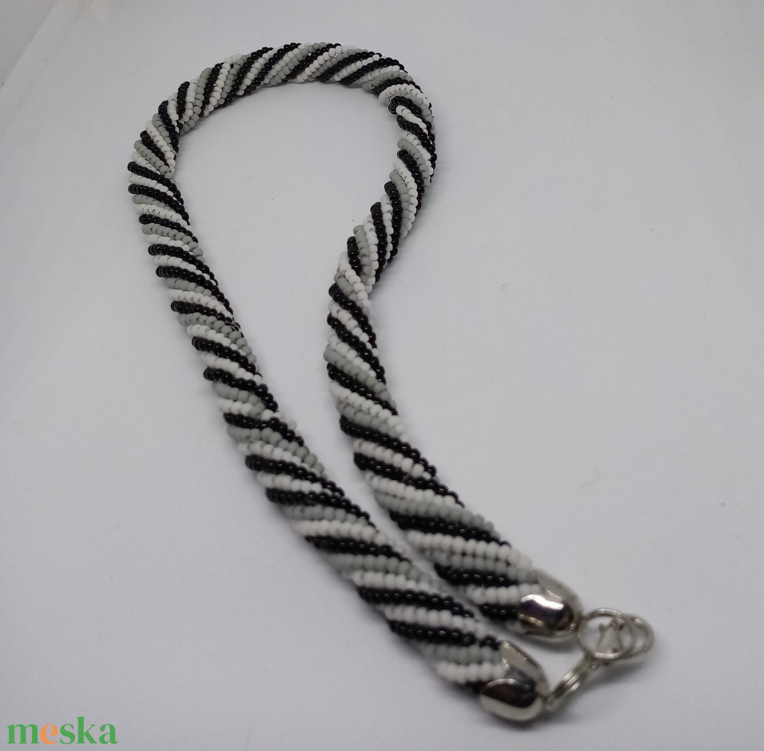 Háromszínű Herringbone Nyaklánc - ékszer - nyaklánc - gyöngyös nyaklánc - Meska.hu