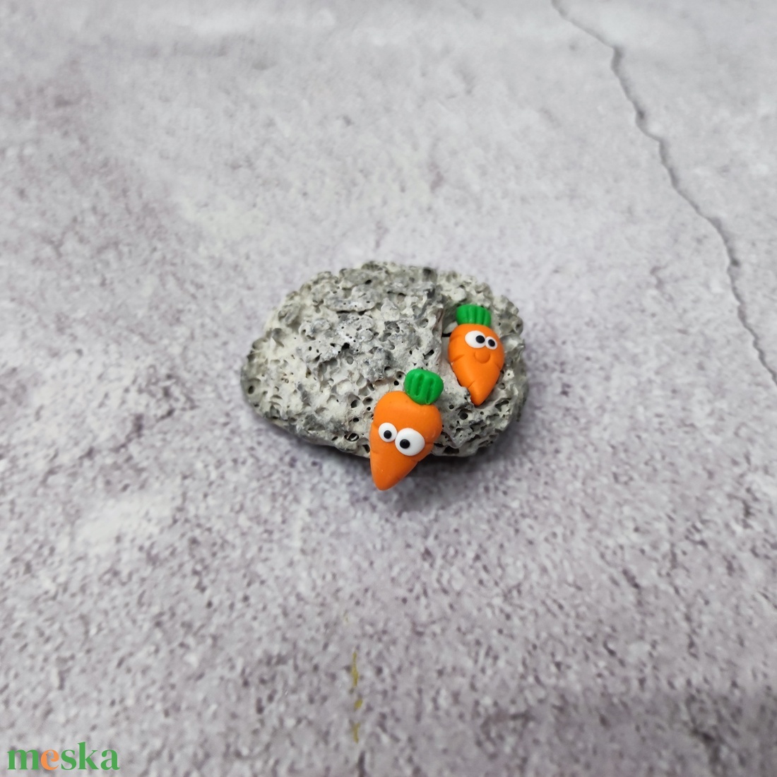 Nyuszi, nyúl répa bedugós polymer clay fülbevaló/ nyuszi hátsó süthető gyurma füli - ékszer - fülbevaló - pötty fülbevaló - Meska.hu