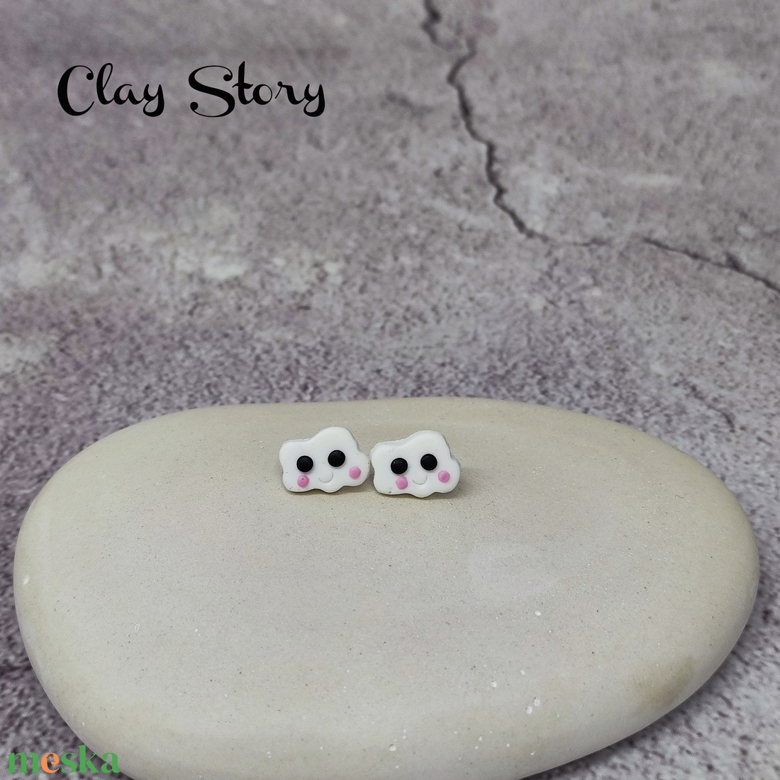 Fehér felhő bedugós polymer clay fülbevaló/ mosolygós felhő süthető gyurma füli - ékszer - fülbevaló - pötty fülbevaló - Meska.hu Fehér felhő bedugós polymer clay fülbevaló/ mosolygós felhő süthető gyurma füli - ékszer - fülbevaló - pötty fülbevaló - Meska.hu