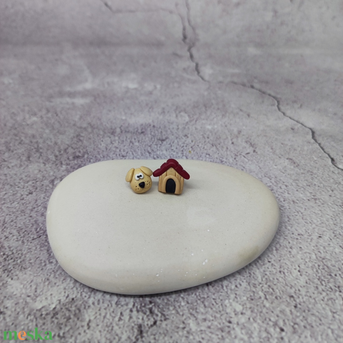 Kutya és csont polymer clay fülbevaló/Kutyus és kutyaház süthető gyurma füli/Kutyatappancs füli - ékszer - fülbevaló - pötty fülbevaló - Meska.hu