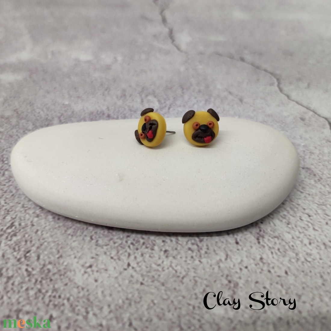 Mopsz fülbevaló polymer clay-ből/ Mopsz kutyus füli süthető gyurmából - ékszer - fülbevaló - pötty fülbevaló - Meska.hu