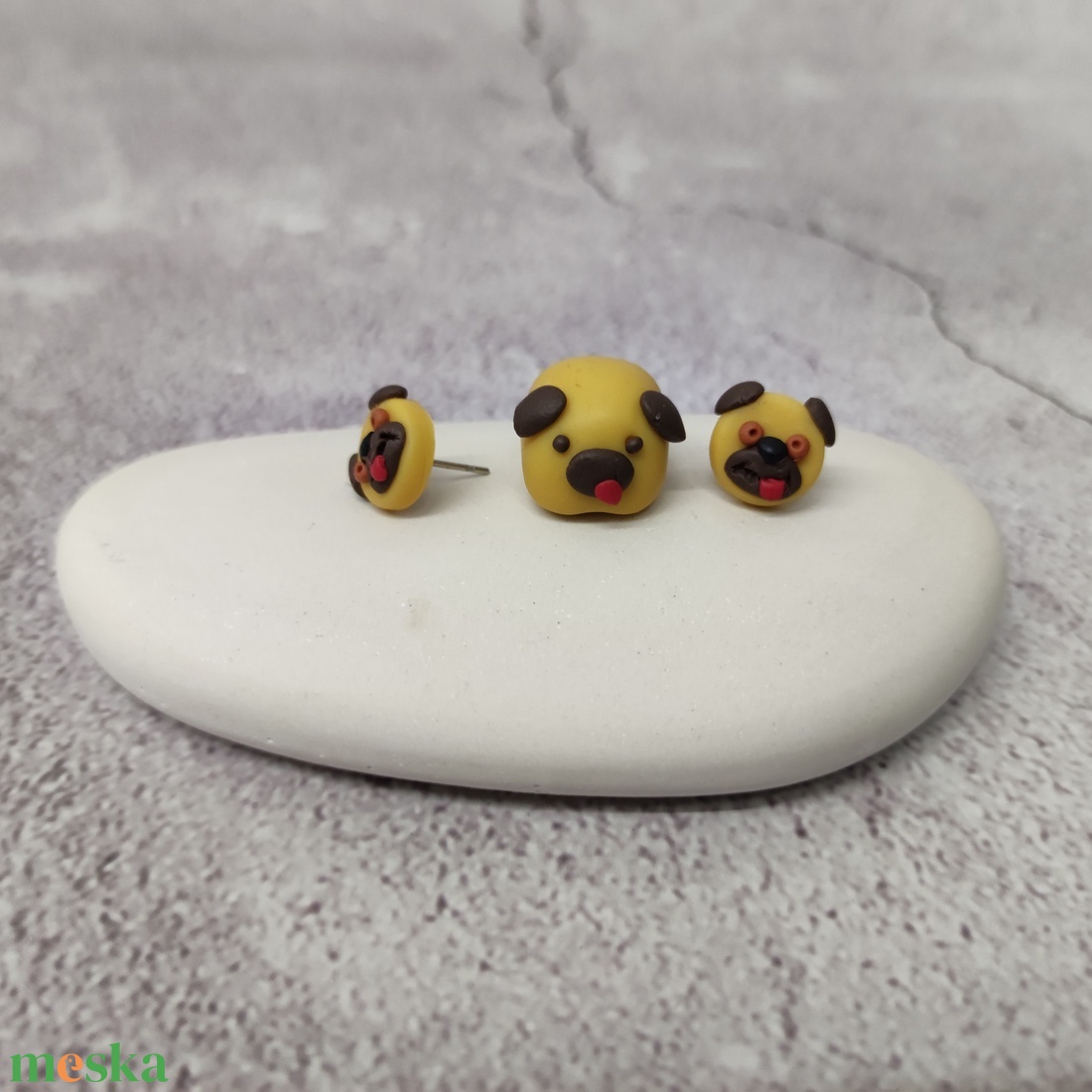Mopsz fülbevaló polymer clay-ből/ Mopsz kutyus füli süthető gyurmából - ékszer - fülbevaló - pötty fülbevaló - Meska.hu