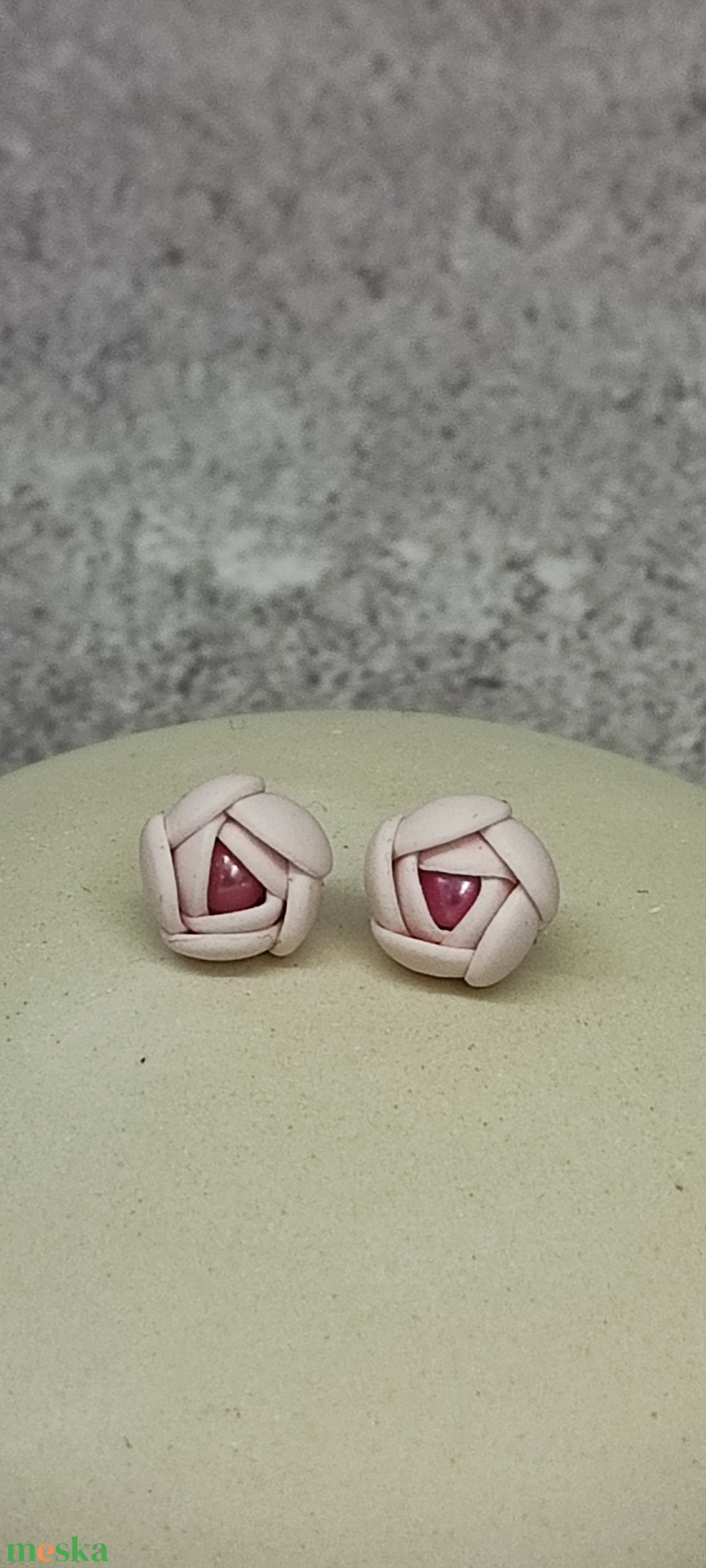 Rózsaszín virág bedugós fülbevaló - ékszer - fülbevaló - pötty fülbevaló - Meska.hu