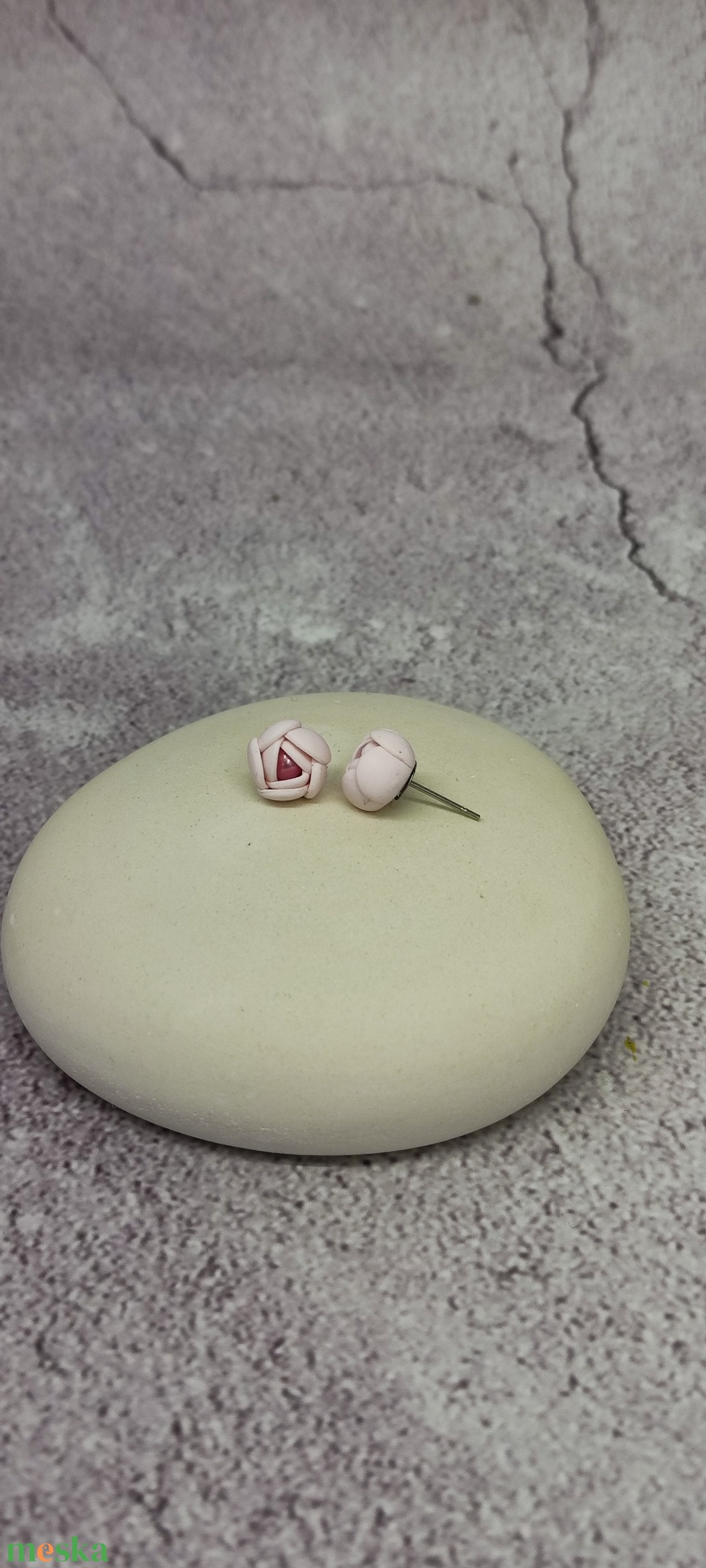 Rózsaszín virág bedugós fülbevaló - ékszer - fülbevaló - pötty fülbevaló - Meska.hu