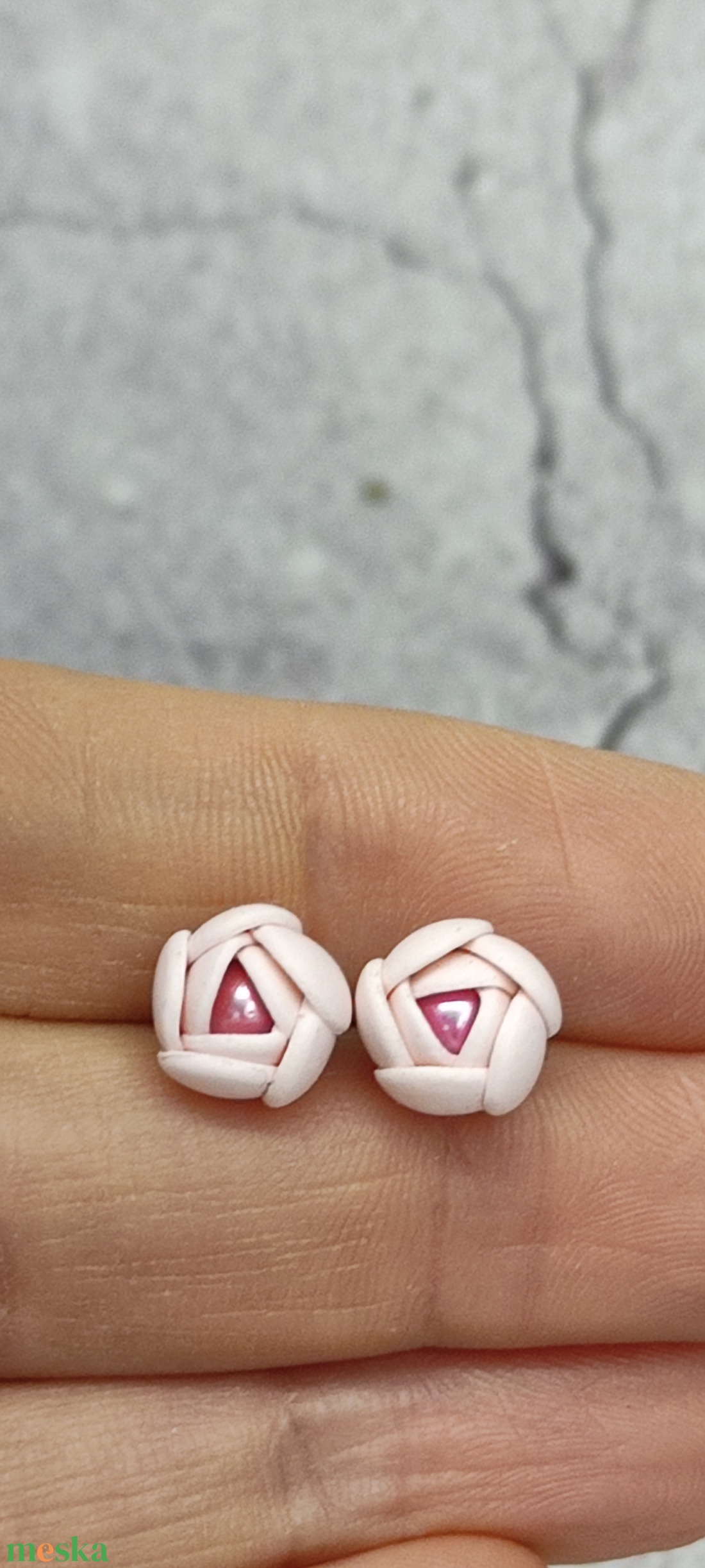 Rózsaszín virág bedugós fülbevaló - ékszer - fülbevaló - pötty fülbevaló - Meska.hu