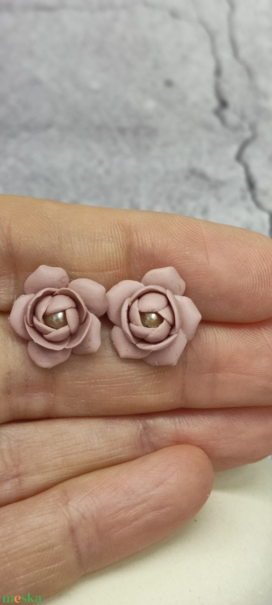 Rózsaszín virág bedugós fülbevaló - ékszer - fülbevaló - pötty fülbevaló - Meska.hu
