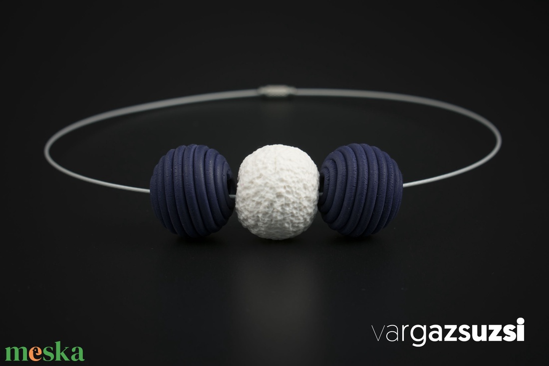 Tengerkék-fehér gyöngy nyaklánc süthető gyurmából - ékszer - ékszerszett - Meska.hu