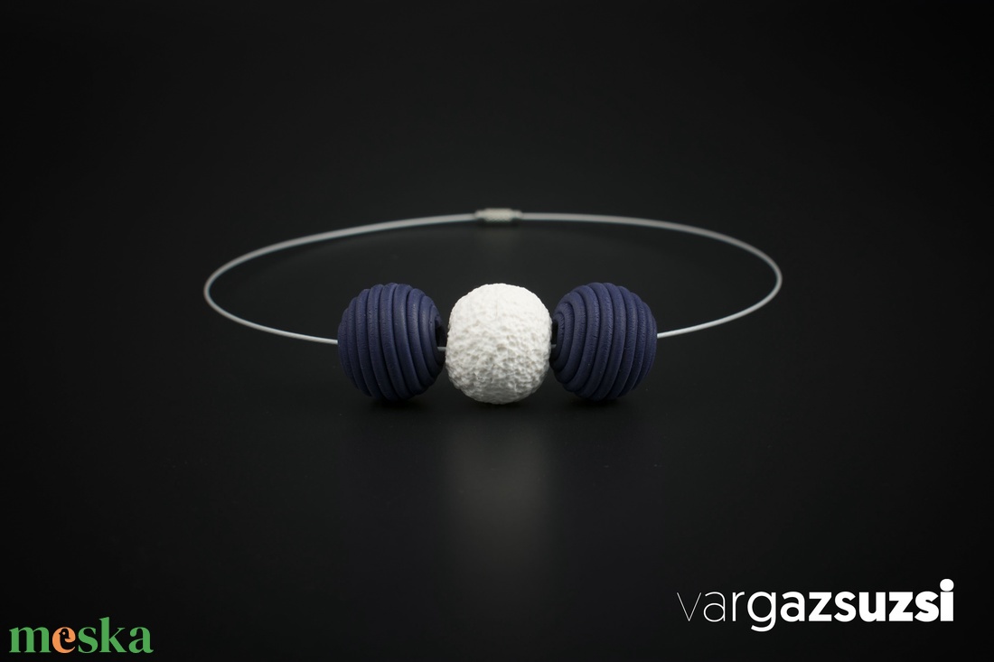 Tengerkék-fehér gyöngy nyaklánc süthető gyurmából - ékszer - ékszerszett - Meska.hu