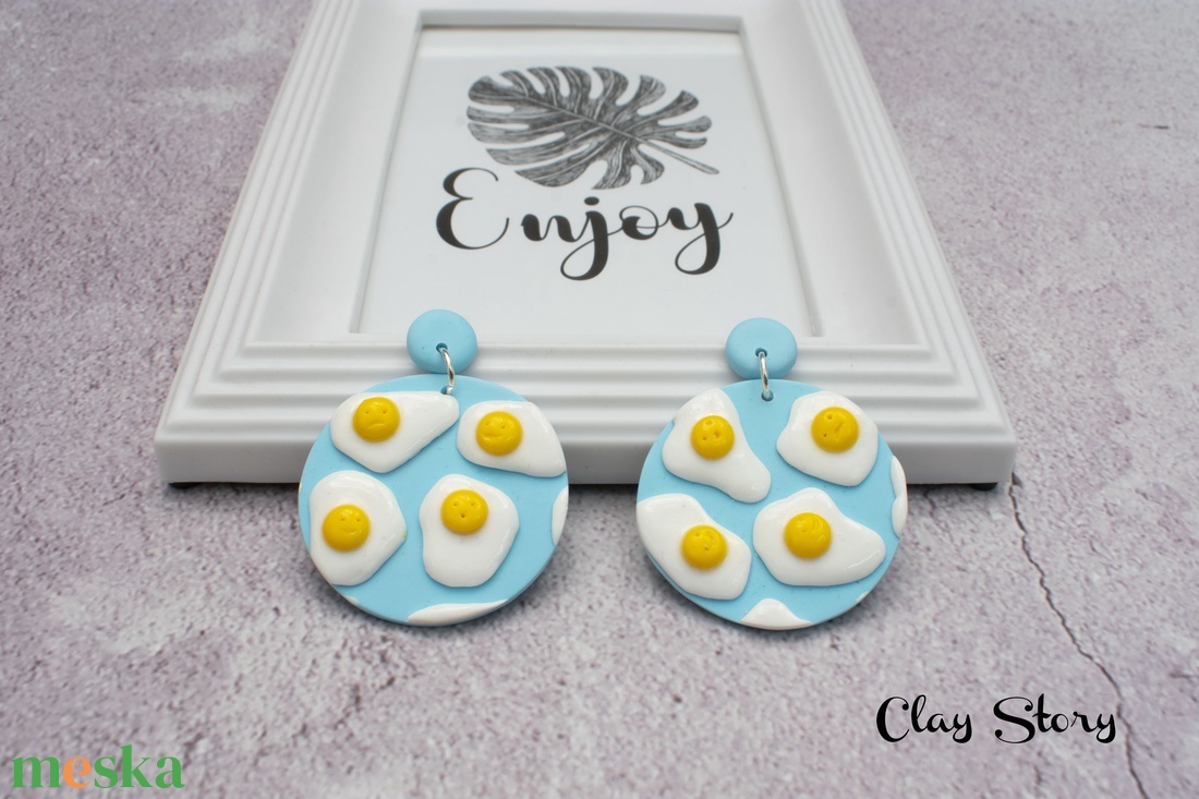 Tükörtojás / tojás/ Ham and Eggs füli süthető gyurmából - ékszer - fülbevaló - lógó fülbevaló - Meska.hu