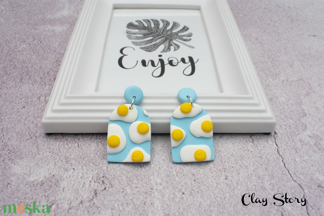 Tükörtojás / tojás/ Ham and Eggs füli süthető gyurmából - ékszer - fülbevaló - lógó fülbevaló - Meska.hu