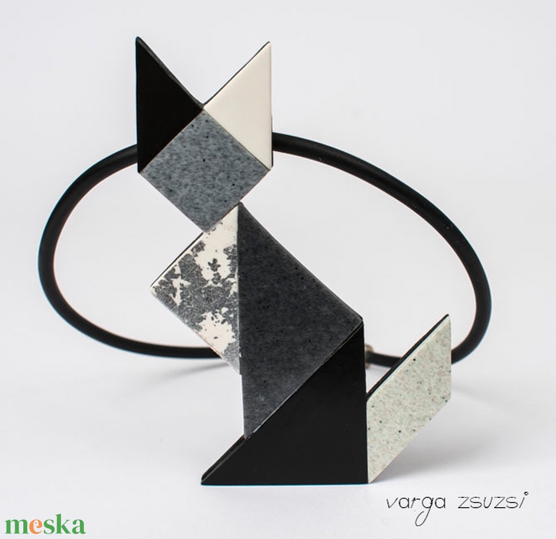 Fekete-fehér-gránit macska nyaklánc süthető gyurmából - ékszer - ékszerszett - Meska.hu