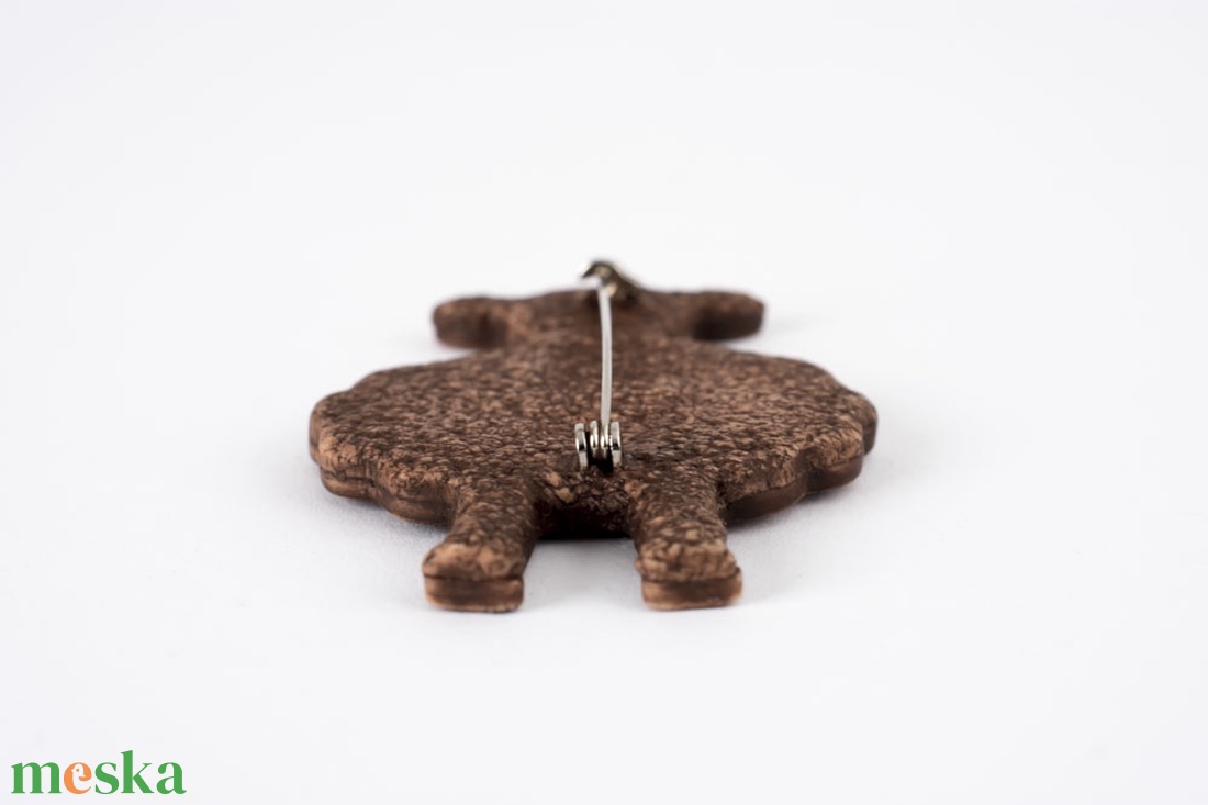 Fahatású bárány kitűző/ bross - ékszer - kitűző és bross - kitűző - Meska.hu Fahatású bárány kitűző/ bross - ékszer - kitűző és bross - kitűző - Meska.hu