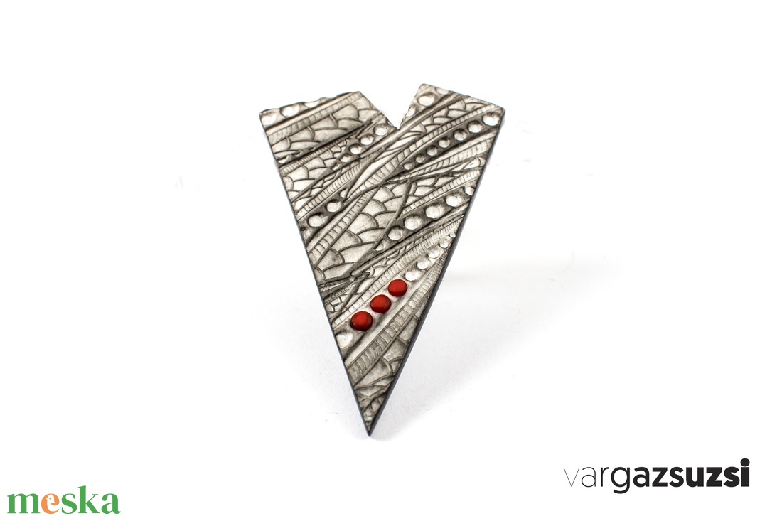 V style kitűző/ bross - ékszer - kitűző és bross - kitűző - Meska.hu V style kitűző/ bross - ékszer - kitűző és bross - kitűző - Meska.hu