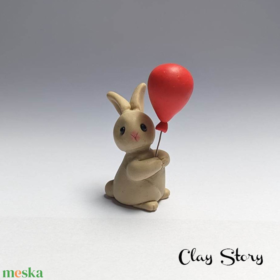 Nyuszi tortadísz süthető gyurmából/Polymer clay nyúl lufival, répával, kalapban figura - esküvő - dekoráció - sütidísz - Meska.hu