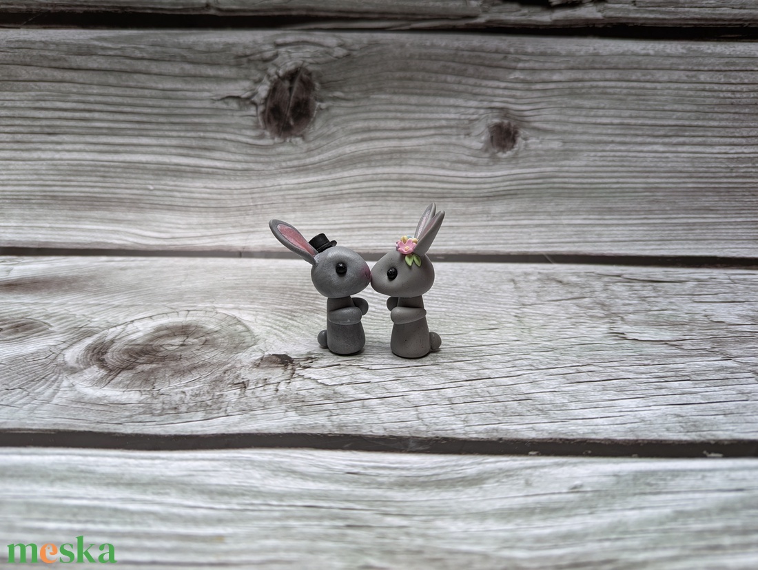 Esküvői tortadísz/Szerelmes húsvéti nyuszipár süthető gyurmából/ Polymer clay nyuszi  - esküvő - dekoráció - sütidísz - Meska.hu