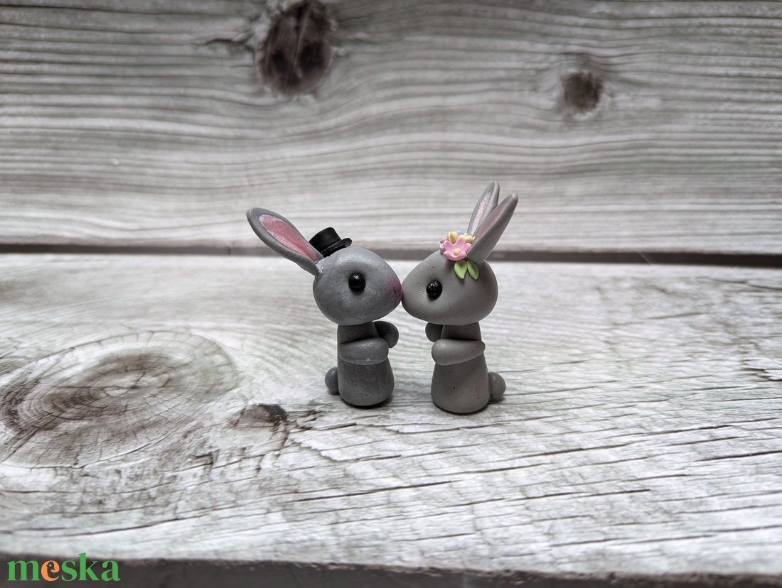 Esküvői tortadísz/Szerelmes húsvéti nyuszipár süthető gyurmából/ Polymer clay nyuszi  - esküvő - dekoráció - sütidísz - Meska.hu