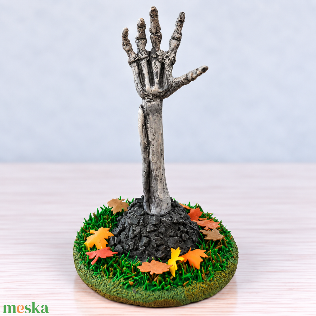 Csontváz kéz Halloween dekoráció � kézzel készített süthető gyurma szobor - otthon & életmód - dekoráció - halloween - halloweeni figurák - Meska.hu