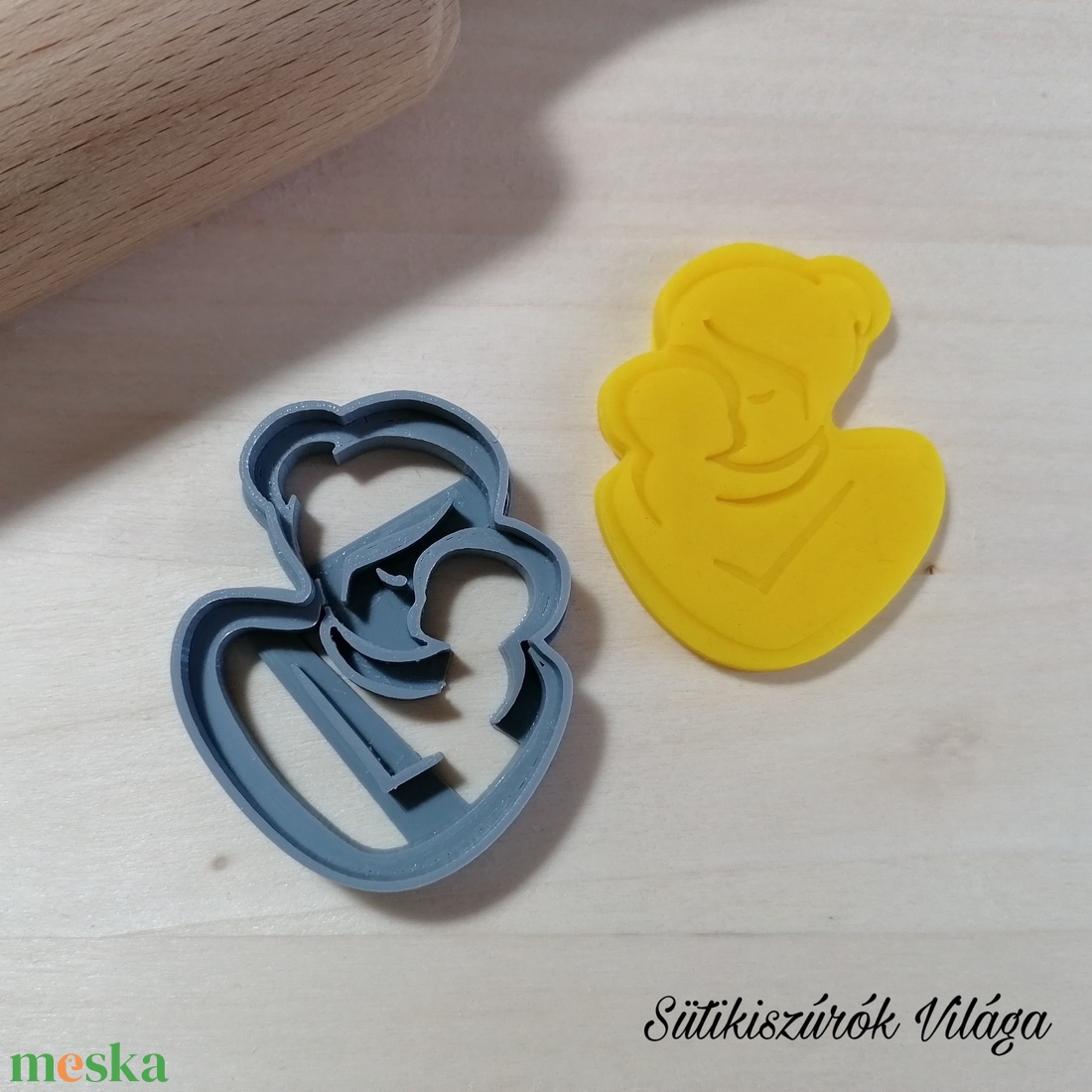 Babát ölelő anyuka - süteménykiszúró forma, sütipecsét. Linzer, mézeskalács, keksz kiszúró - otthon & életmód - konyhafelszerelés, tálalás - sütés, főzés - sütikiszúró - Meska.hu Babát ölelő anyuka - süteménykiszúró forma, sütipecsét. Linzer, mézeskalács, keksz kiszúró - otthon & életmód - konyhafelszerelés, tálalás - sütés, főzés - sütikiszúró - Meska.hu