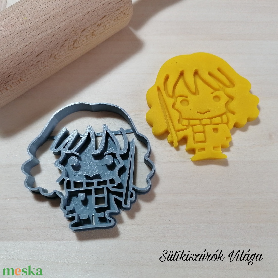Harry Potter, Hermione - süteménykiszúró forma, sütipecsét. Linzer, mézeskalács, keksz kiszúró - otthon & életmód - konyhafelszerelés, tálalás - sütés, főzés - sütikiszúró - Meska.hu