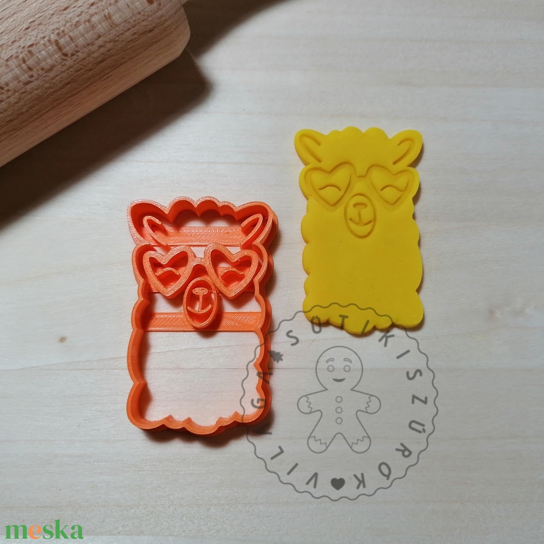Láma szivecskés napszemüvegben - süteménykiszúró forma, sütipecsét. Linzer, mézeskalács, keksz kiszúró - otthon & életmód - konyhafelszerelés, tálalás - sütés, főzés - sütikiszúró - Meska.hu