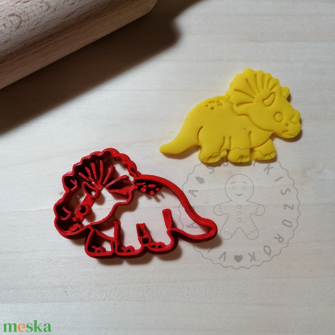 Cuki Triceratops - süteménykiszúró forma, sütipecsét. Linzer, mézeskalács, keksz kiszúró - otthon & életmód - konyhafelszerelés, tálalás - sütés, főzés - sütikiszúró - Meska.hu
