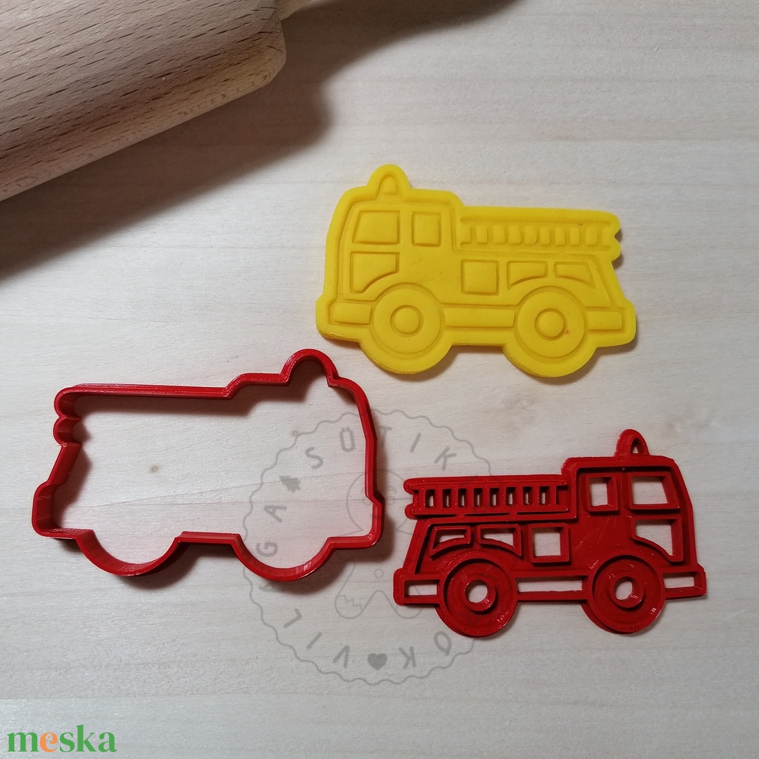 Tűzoltóautó - süteménykiszúró forma, sütipecsét. Sütikiszúró. Linzer, mézeskalács, keksz kiszúró - otthon & életmód - konyhafelszerelés, tálalás - sütés, főzés - sütikiszúró - Meska.hu Tűzoltóautó - süteménykiszúró forma, sütipecsét. Sütikiszúró. Linzer, mézeskalács, keksz kiszúró - otthon & életmód - konyhafelszerelés, tálalás - sütés, főzés - sütikiszúró - Meska.hu