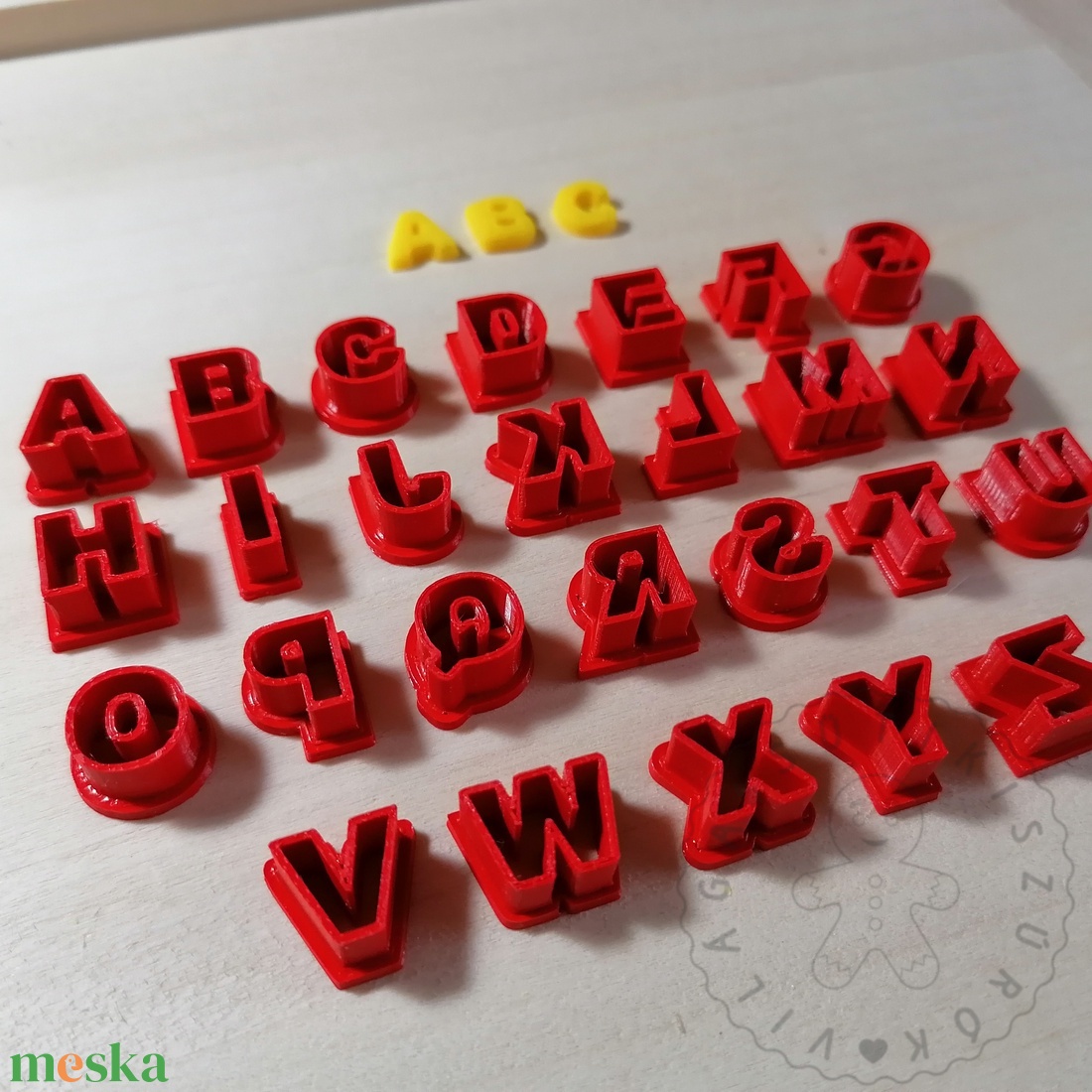 ABC nyomtatott betűk (26db) süthető gyurma kiszúrók - polymerclay, kiszúró, kellék - otthon & életmód - konyhafelszerelés, tálalás - sütés, főzés - sütikiszúró - Meska.hu