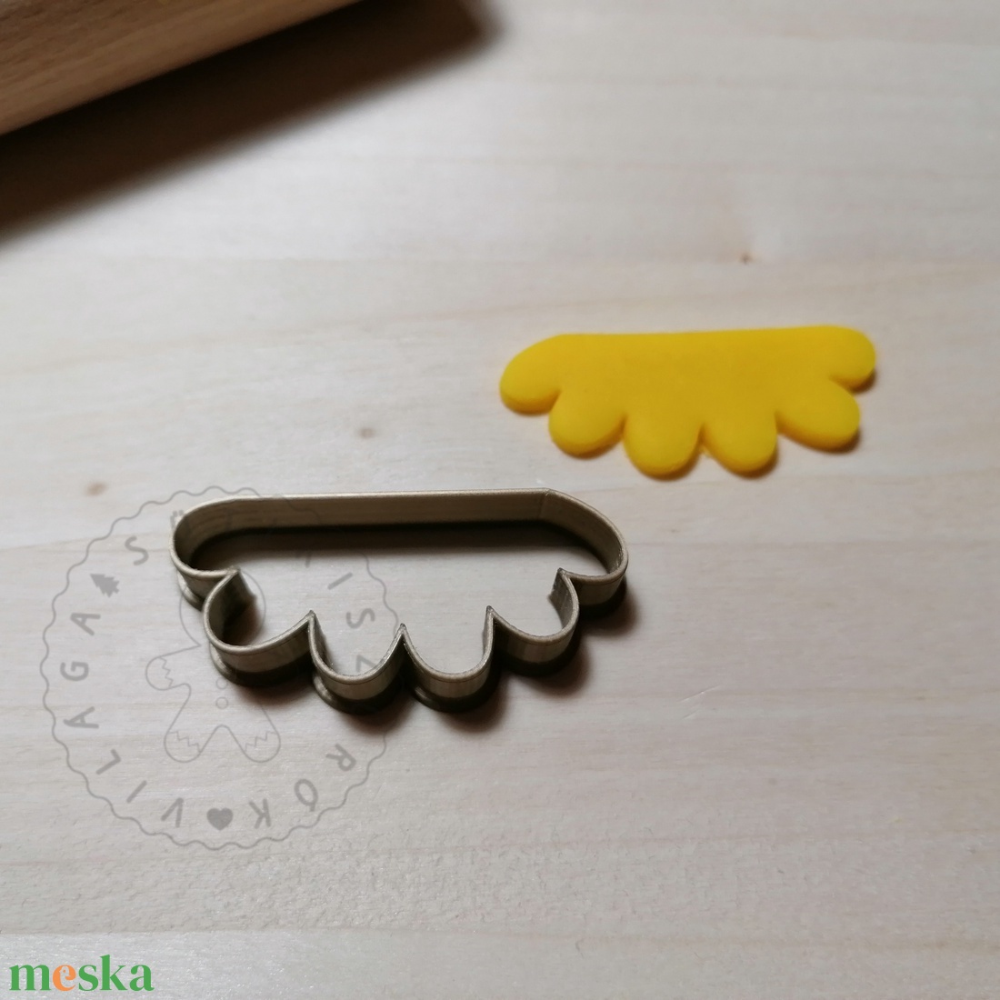 Félbe vágott virág süthető gyurma kiszúrók - polymerclay, kiszúró, kellék - otthon & életmód - konyhafelszerelés, tálalás - sütés, főzés - sütikiszúró - Meska.hu