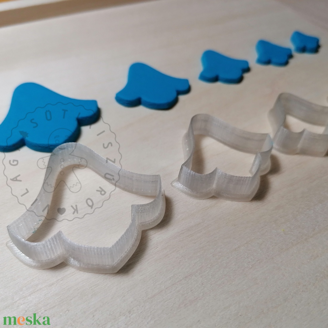 Harangvirág alakú süthető gyurma kiszúrók (5db) - polymerclay, kiszúró, kellék - otthon & életmód - konyhafelszerelés, tálalás - sütés, főzés - sütikiszúró - Meska.hu