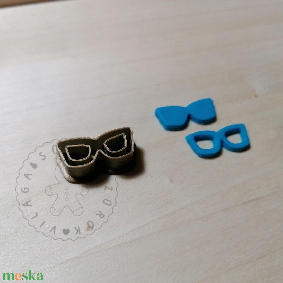 Napszemüveg / szemüveg alakú süthető gyurma kiszúrók - polymerclay, kiszúró, kellék - otthon & életmód - konyhafelszerelés, tálalás - sütés, főzés - sütikiszúró - Meska.hu Napszemüveg / szemüveg alakú süthető gyurma kiszúrók - polymerclay, kiszúró, kellék - otthon & életmód - konyhafelszerelés, tálalás - sütés, főzés - sütikiszúró - Meska.hu