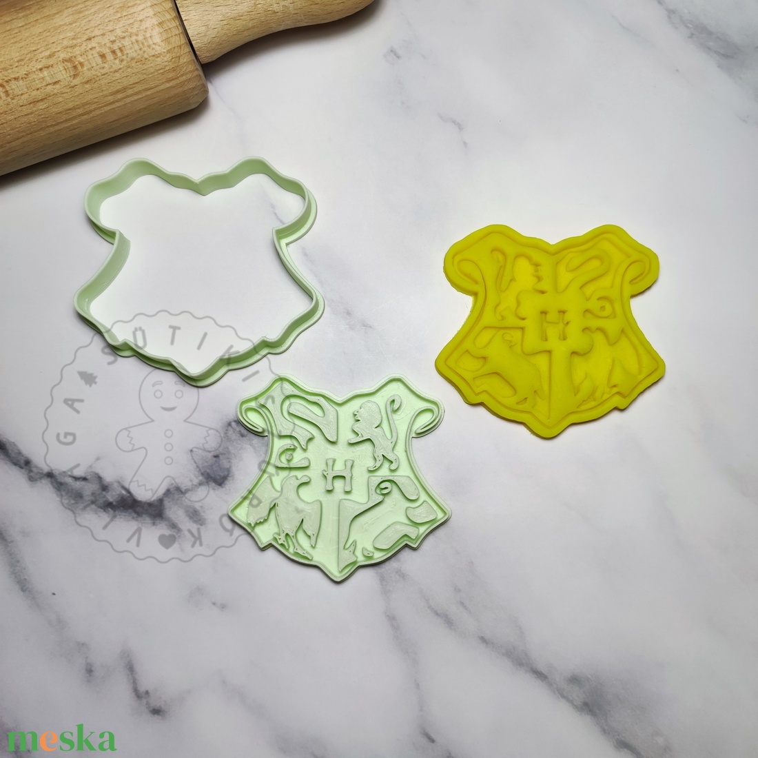 Harry Potter, Hogwart címer - süteménykiszúró forma, sütipecsét. Linzer, mézeskalács, keksz kiszúró - otthon & életmód - konyhafelszerelés, tálalás - sütés, főzés - sütikiszúró - Meska.hu Harry Potter, Hogwart címer - süteménykiszúró forma, sütipecsét. Linzer, mézeskalács, keksz kiszúró - otthon & életmód - konyhafelszerelés, tálalás - sütés, főzés - sütikiszúró - Meska.hu