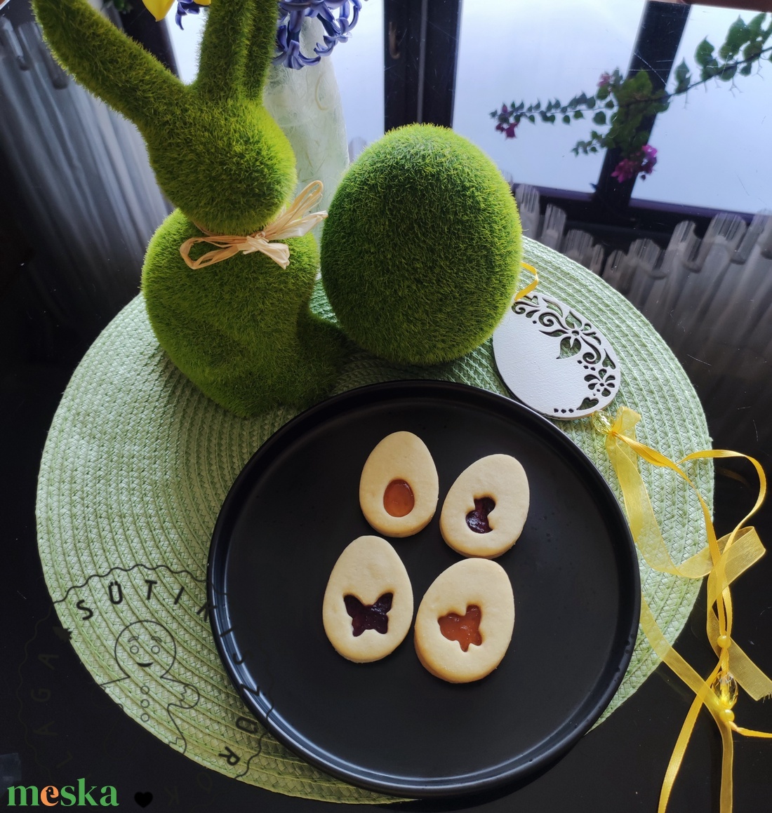 Húsvéti linzer szett. Tojás + 4 db belső kiszúró  - otthon & életmód - konyhafelszerelés, tálalás - sütés, főzés - sütikiszúró - Meska.hu