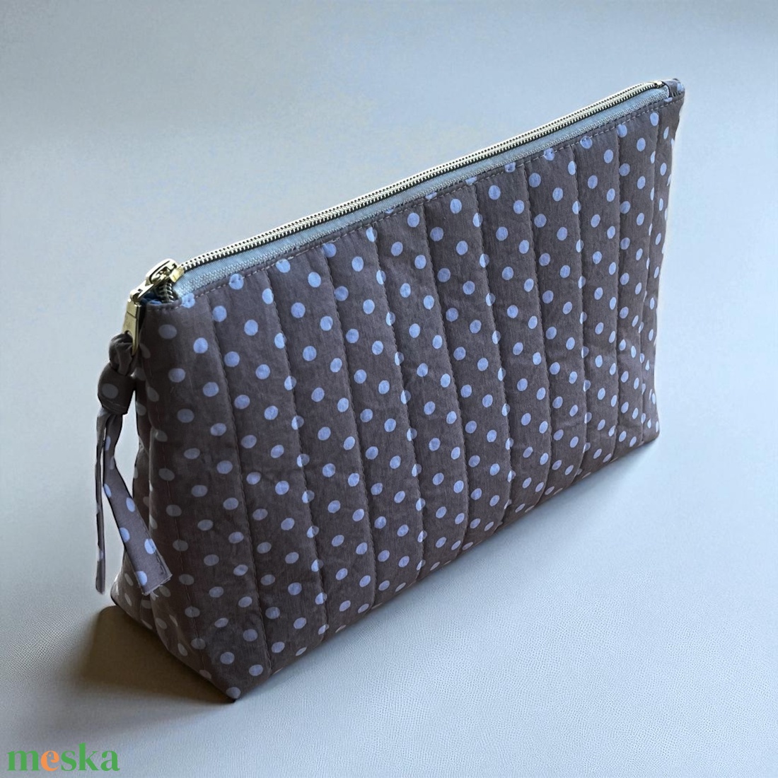 Végtelen Neszesszer - Rendszer és elegancia minden alkalomra (Pöttyös, talpas) - táska & tok - neszesszer - Meska.hu Végtelen Neszesszer - Rendszer és elegancia minden alkalomra (Pöttyös, talpas) - táska & tok - neszesszer - Meska.hu