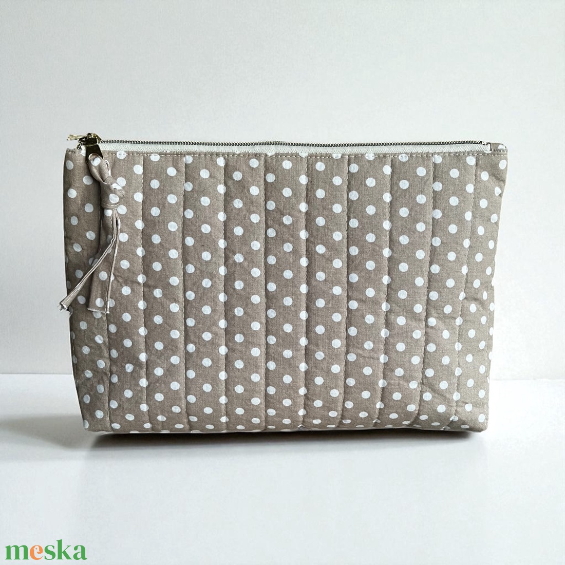 Végtelen Neszesszer - Rendszer és elegancia minden alkalomra (Pöttyös, talpas) - táska & tok - neszesszer - Meska.hu Végtelen Neszesszer - Rendszer és elegancia minden alkalomra (Pöttyös, talpas) - táska & tok - neszesszer - Meska.hu