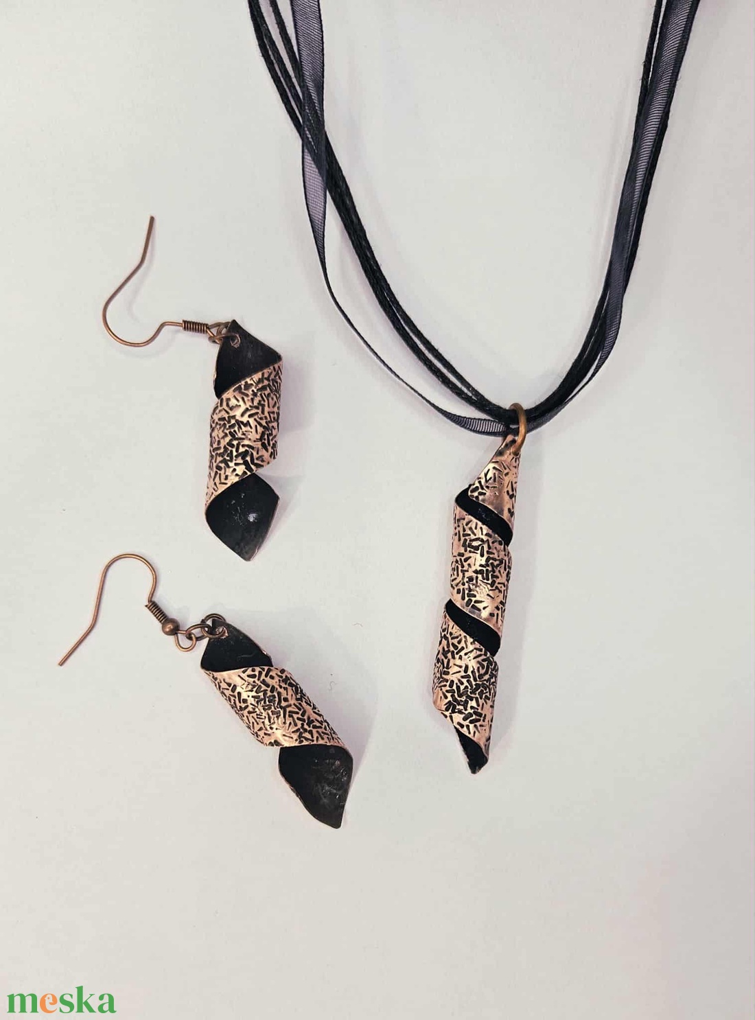 Spirál fülbevaló vagy medál - ékszer - fülbevaló - karika fülbevaló - Meska.hu