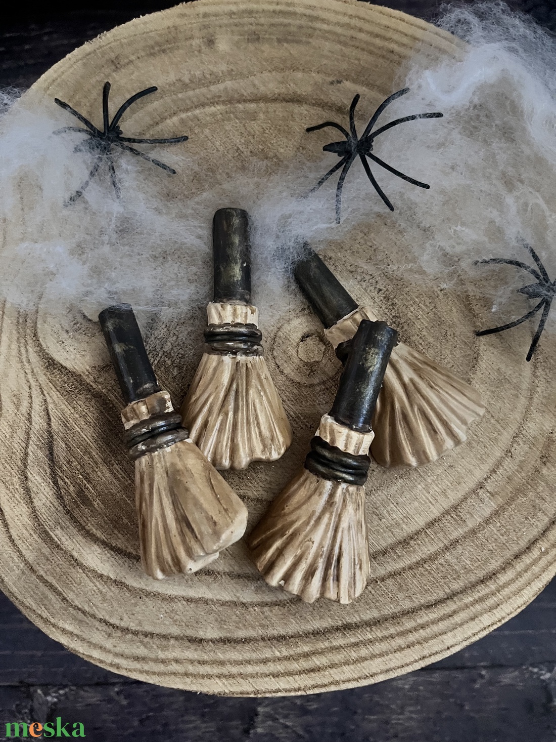 Boszi seprű - kellékek & szerszámok - díszíthető tárgyak - kerámia - Meska.hu Boszi seprű - kellékek & szerszámok - díszíthető tárgyak - kerámia - Meska.hu