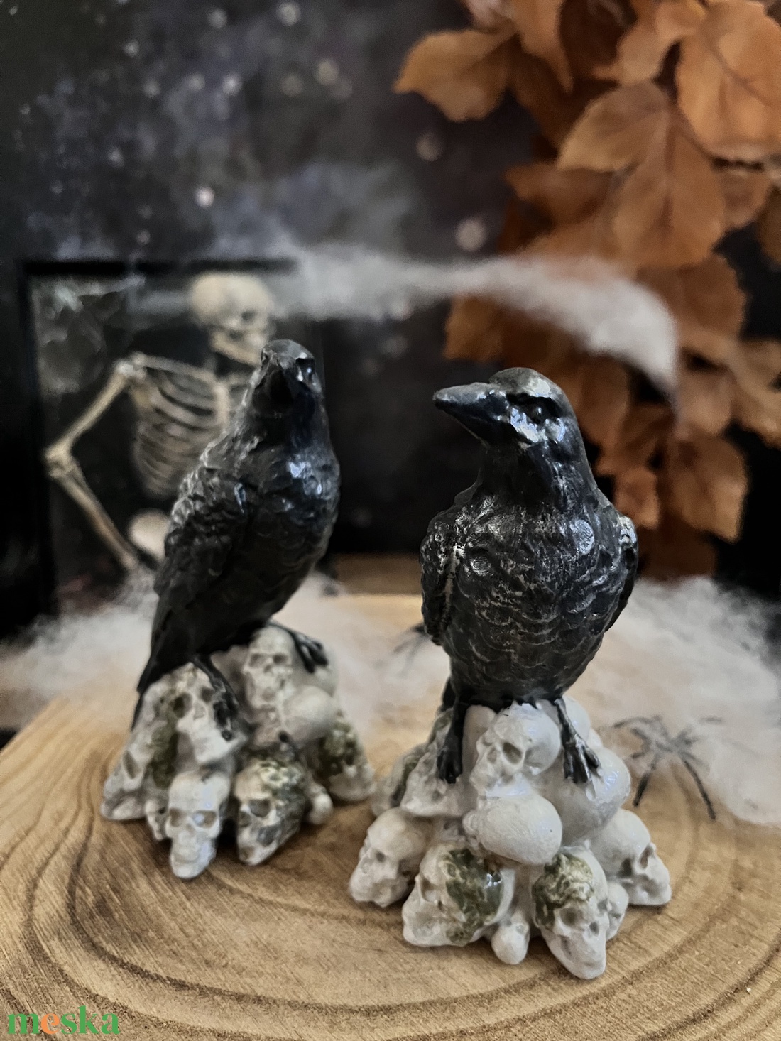 Varjú koponyákon - kellékek & szerszámok - díszíthető tárgyak - kerámia - Meska.hu Varjú koponyákon - kellékek & szerszámok - díszíthető tárgyak - kerámia - Meska.hu