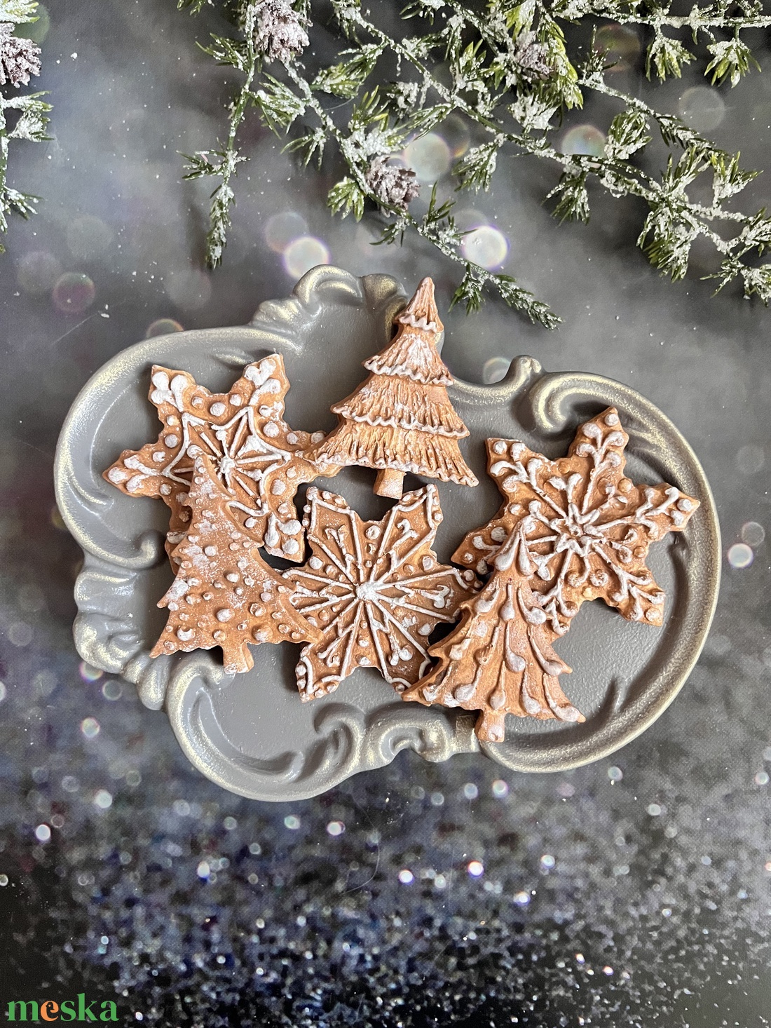 Mézeskalács csillagok és fenyők - kellékek & szerszámok - díszíthető tárgyak - kerámia - Meska.hu