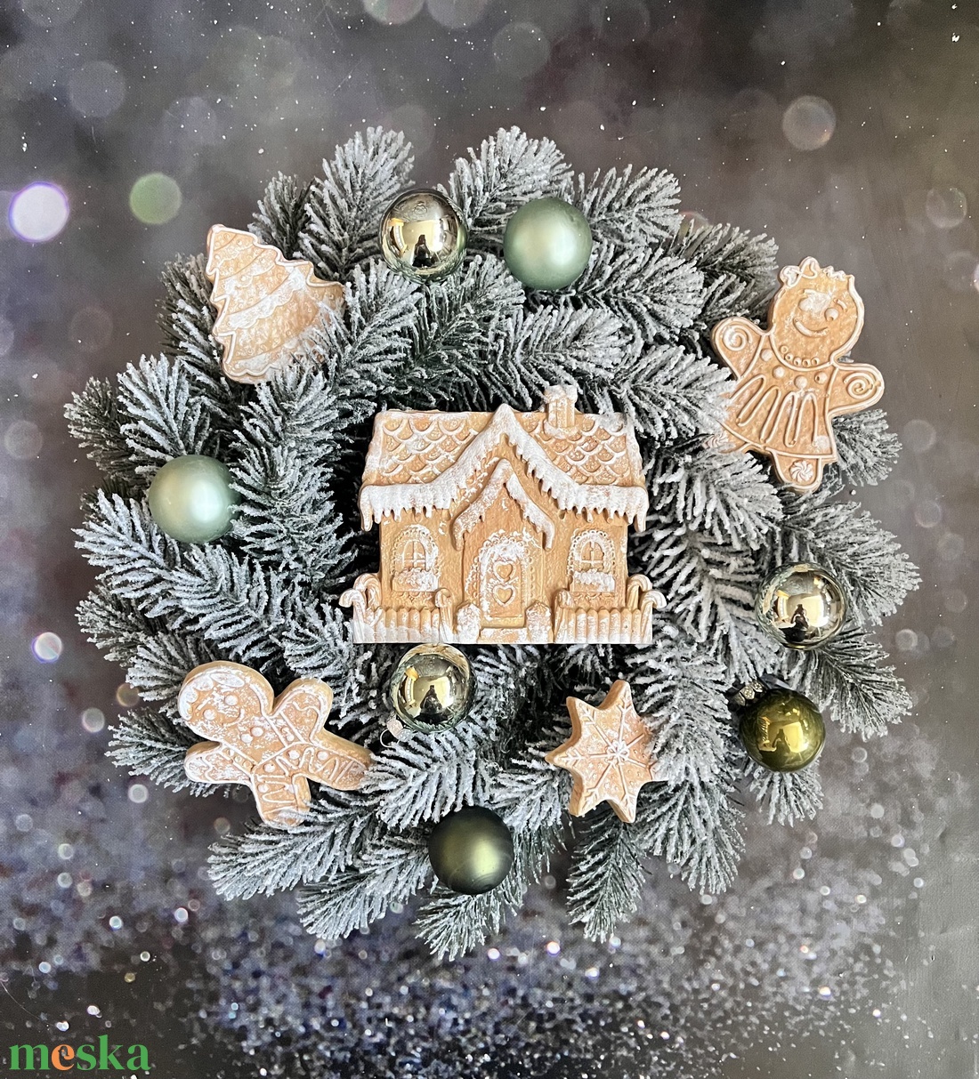 Mézeskalács házikó és lakói - kellékek & szerszámok - díszíthető tárgyak - kerámia - Meska.hu