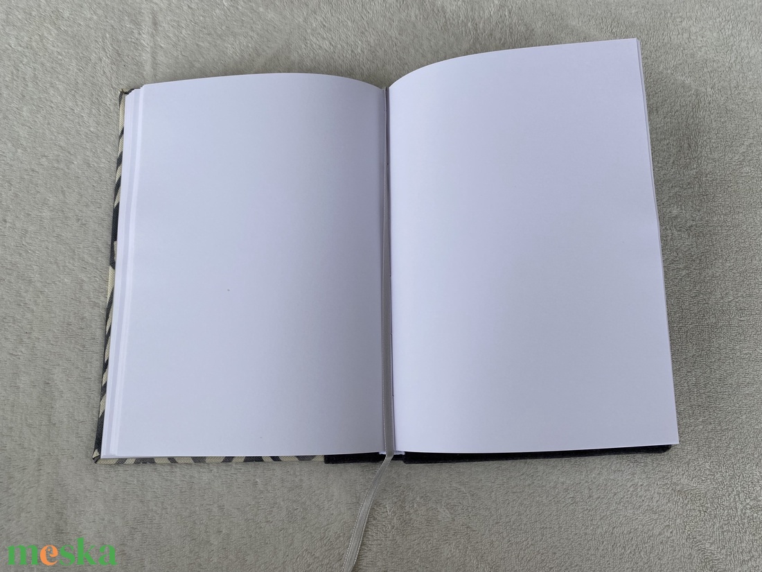Sötétszürke mintás varrott, A6-os notesz - otthon & életmód - papír, írószer - jegyzetfüzet & napló - Meska.hu Sötétszürke mintás varrott, A6-os notesz - otthon & életmód - papír, írószer - jegyzetfüzet & napló - Meska.hu